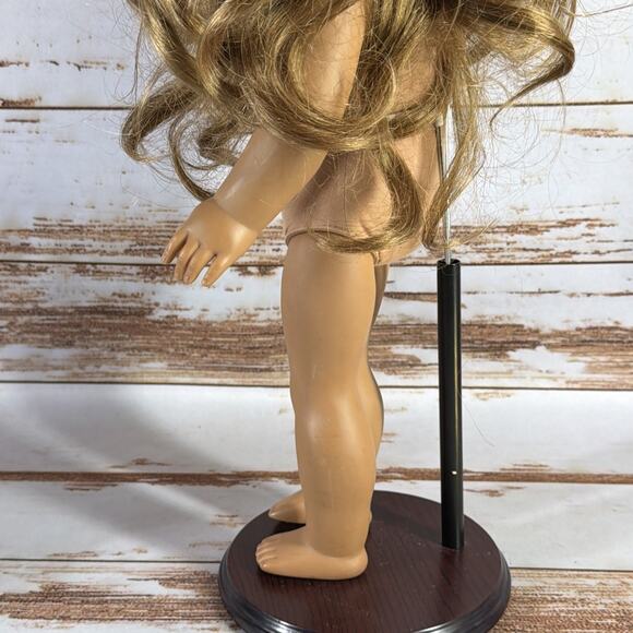 AMERICAN GIRL DOLL Tan Skin, Green Eyes, Light brown Hair Leah Clark - Picture 10 of 10